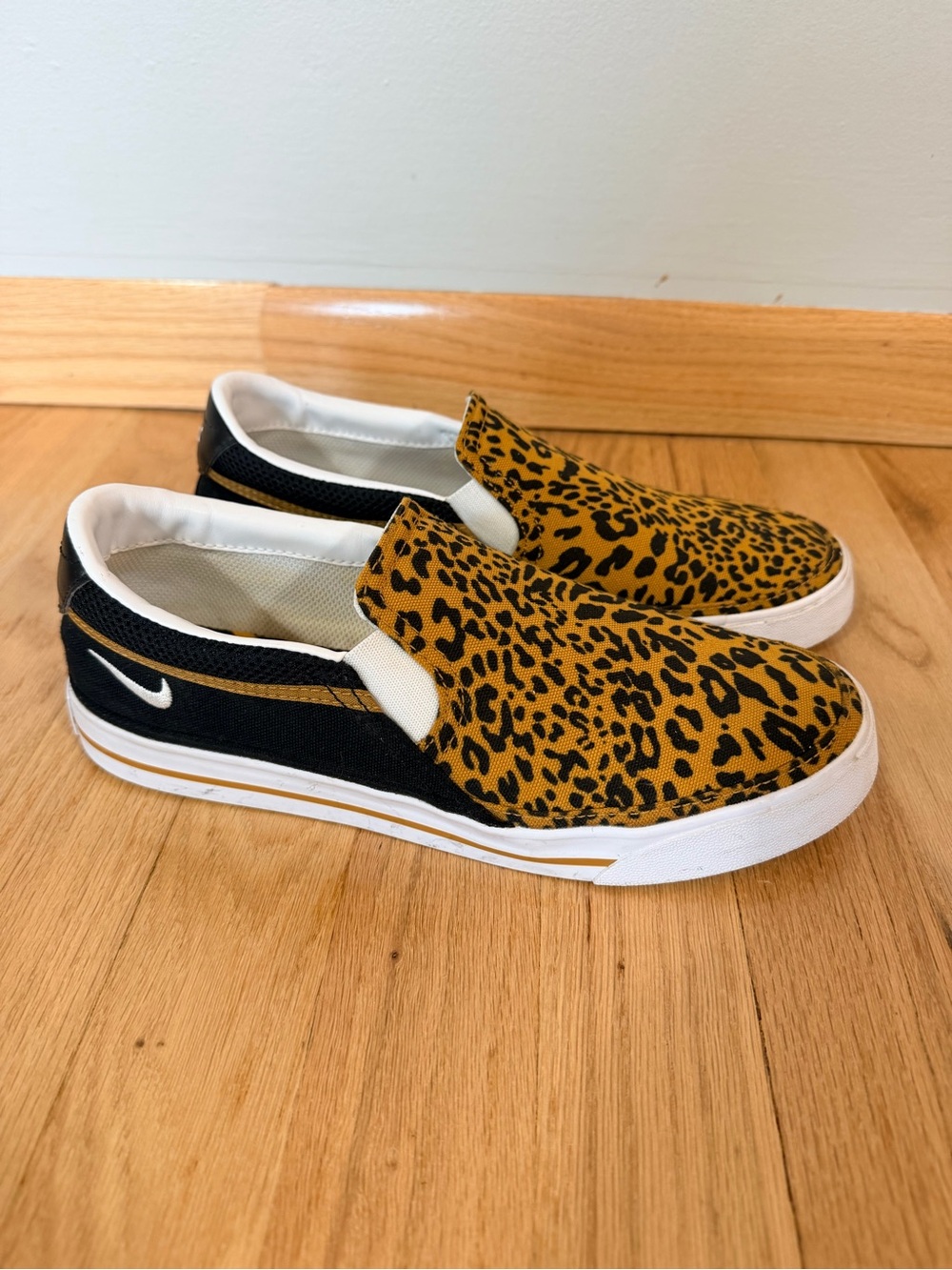 Nike women’s court legacy slip on casual sneaker